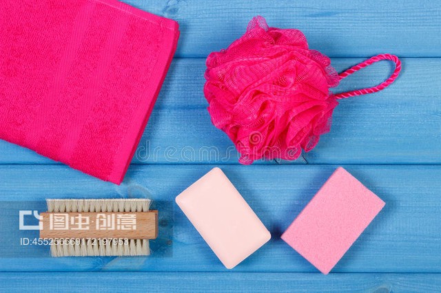 浴室个人卫生用品,身体护理概念Accessories and cosmetics for personal hygiene in bathroom, concept of body care